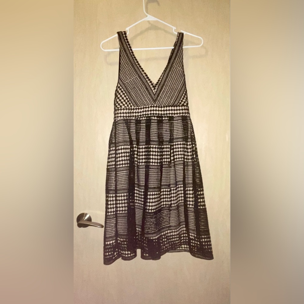 NWOT AKIRA Chicago Black Label Black knit pattern dress with cream under 🔥🔥